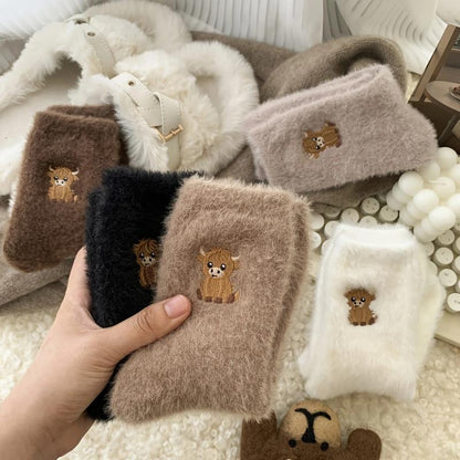 🎁Neujahrs-Sonderangebot für 9,99 £!!⚡1 kaufen, 3 Paar erhalten⚡Über 50.000 verkauft!💖Kuschelige, warme Plüschsocken für Damen mit niedlicher Highland-Cow-Stickerei